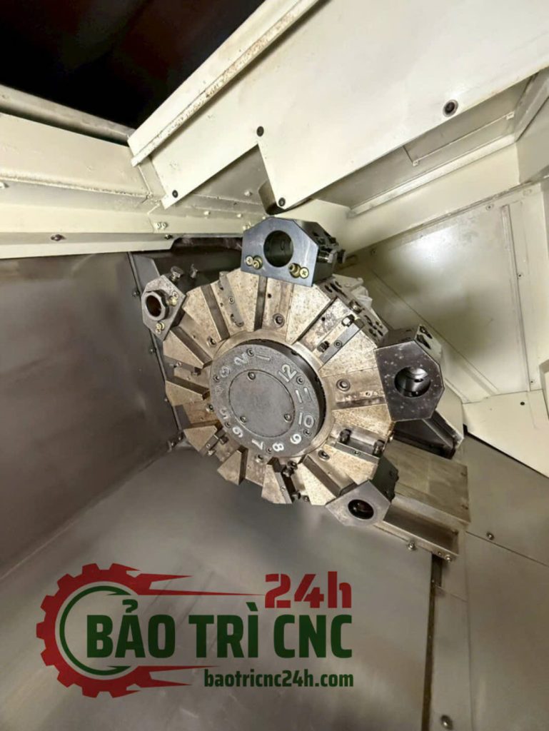 Máy tiện CNC Okuma LB300T