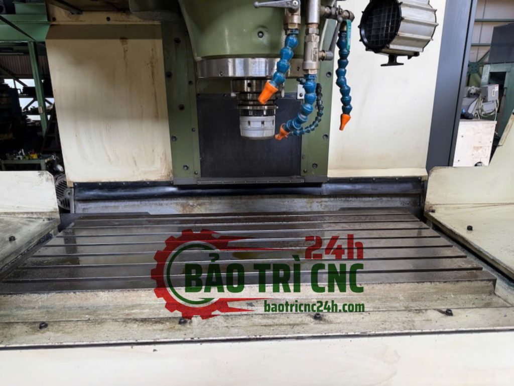 Máy phay cũ Makino GF6 BT50